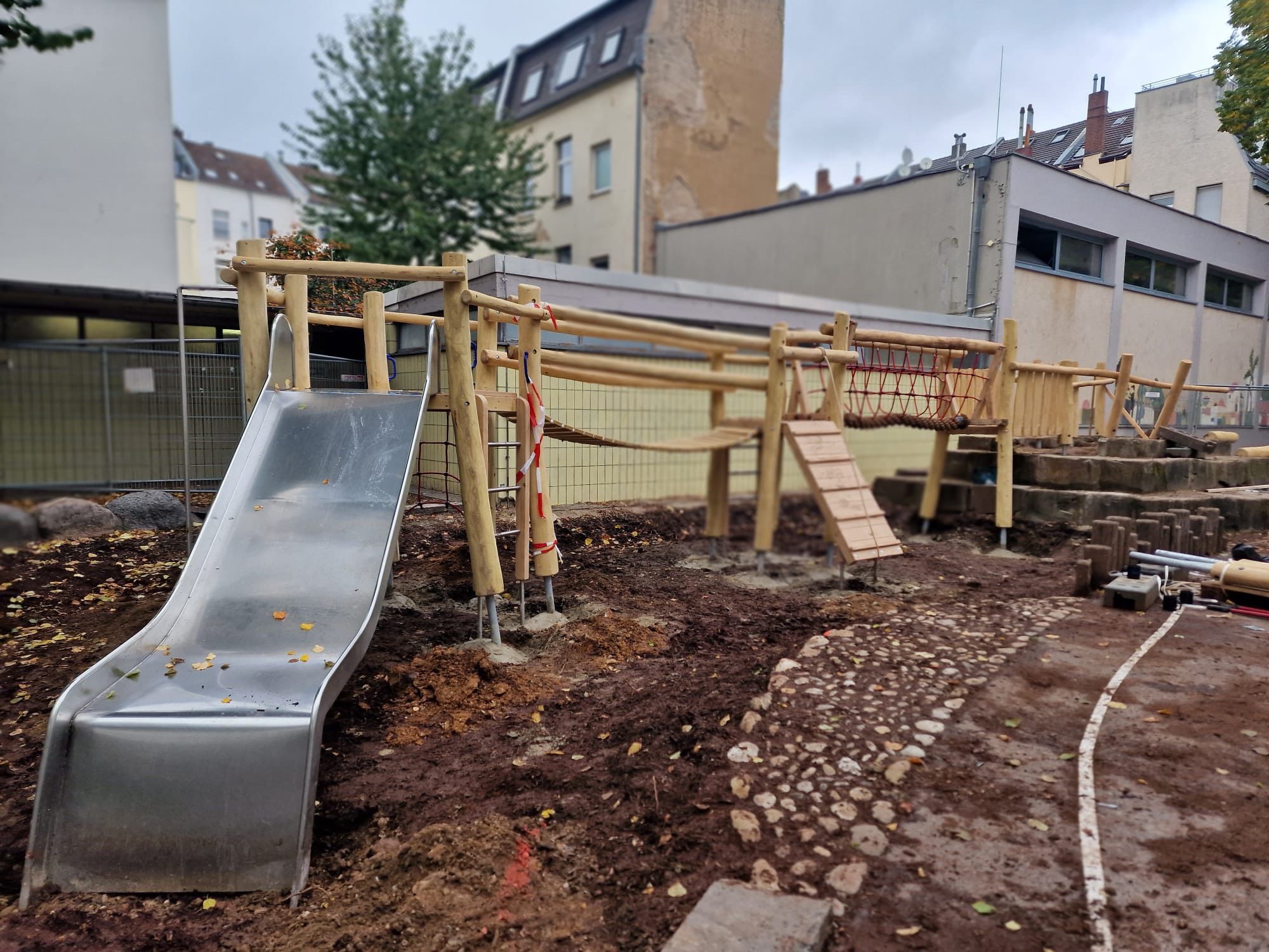 Spielturm Montage Bad Kreuznach - Kompakter Holzspielplatz mit Rutsche